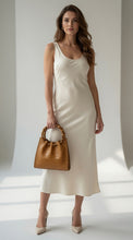 Load image into Gallery viewer, Bamboo handle pleated bag in Crocodile