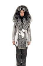 Load image into Gallery viewer, 2025-2026 Fall Winter collection Natural cross mink with Silver fox